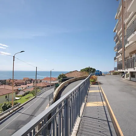 Silvia Apartment Santo Stefano al Mare